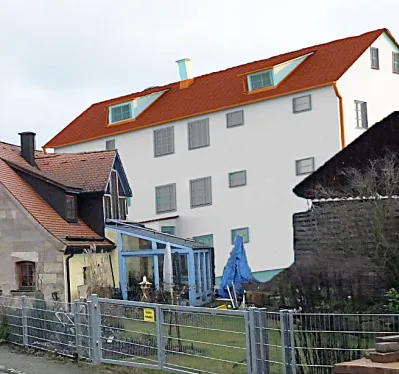 Denkmal-Mehrfamilienhaus im Stadtzentrum, Roth