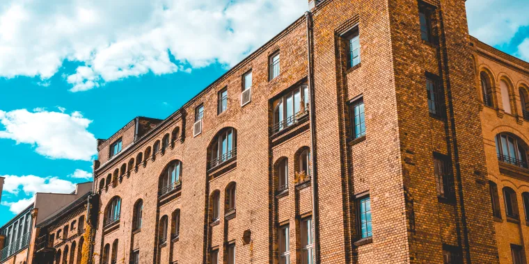Alte Backsteinfabrik in NRW-Großstadt