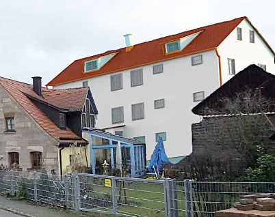 Denkmal-Mehrfamilienhaus im Stadtzentrum, Roth
